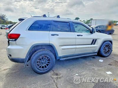 Trzecie zdjęcie samochodu z tyłu: 2011 JEEP GRAND CHEROKEE LAREDO VIN:1J4RR4GG7BC508694 - miniatura