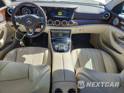 Zdjęcie 8 z 12 samochodu: 2017 MERCEDES-BENZ E 300 4MATIC VIN:WDDZF4KB1HA198305 - miniatura