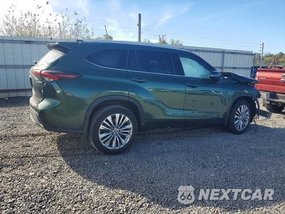 Trzecie zdjęcie samochodu z tyłu: 2024 TOYOTA HIGHLANDER HYBRID PLATINUM VIN:5TDEBRCH0RS642329 - miniatura