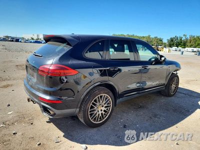 Trzecie zdjęcie samochodu z tyłu: 2017 PORSCHE CAYENNE VIN:WP1AA2A25HKA85543 - miniatura
