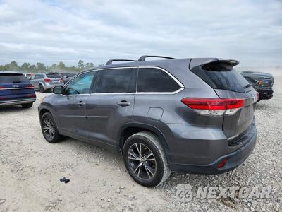 Drugie zdjęcie samochodu z przodu: 2018 TOYOTA HIGHLANDER LE VIN:5TDZZRFH3JS254721 - miniatura