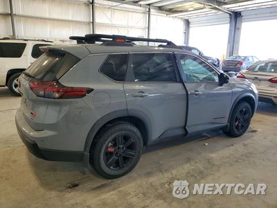 Trzecie zdjęcie samochodu z tyłu: 2026 NISSAN ROGUE ROCK CREEK VIN:5N1BT3BB0TC672347 - miniatura