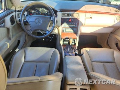 Zdjęcie 8 z 12 samochodu: 1996 MERCEDES-BENZ E 320 VIN:WDBJF55F0TJ023370 - miniatura