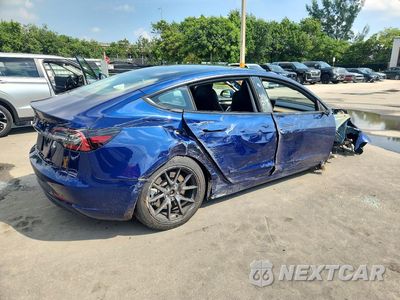 Trzecie zdjęcie samochodu z tyłu: 2022 TESLA MODEL 3 VIN:5YJ3E1EA9NF288499 - miniatura