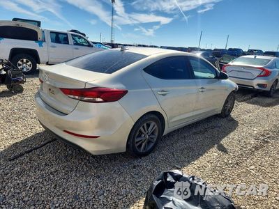 Trzecie zdjęcie samochodu z tyłu: 2018 HYUNDAI ELANTRA VALUE EDITION VIN:5NPD84LF0JH291587 - miniatura