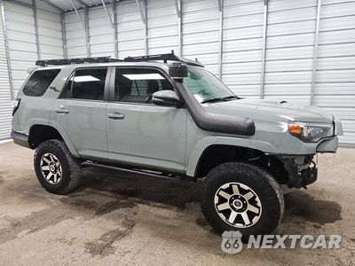 Czwarte zdjęcie samochodu z boku: 2022 TOYOTA 4RUNNER TRD OFF-ROAD PREMIUM VIN:JTERU5JR9N6067847 - miniatura