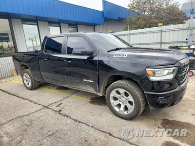 Czwarte zdjęcie samochodu z boku: 2023 RAM 1500 BIG HORN VIN:ZC6SRFMT4PN617797 - miniatura