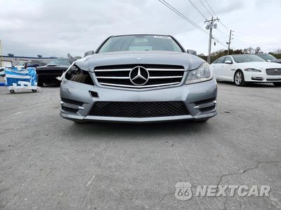 Piąte zdjęcie samochodu w środku: 2014 MERCEDES-BENZ C 250 VIN:WDDGF4HB9EA964081 - miniatura