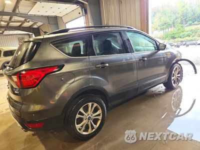 Trzecie zdjęcie samochodu z tyłu: 2019 FORD ESCAPE SEL VIN:1FMCU9HD7KUB19846 - miniatura