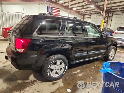 Trzecie zdjęcie samochodu z tyłu: 2005 JEEP GRAND CHEROKEE LAREDO VIN:1J4HR48N75C725224 - miniatura