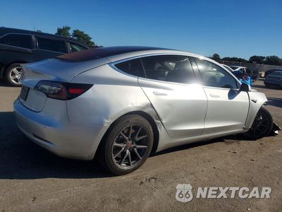 Trzecie zdjęcie samochodu z tyłu: 2018 TESLA MODEL 3 VIN:5YJ3E1EA6JF052080 - miniatura