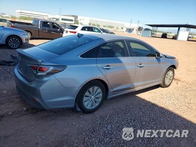 Trzecie zdjęcie samochodu z tyłu: 2017 HYUNDAI SONATA HYBRID SE VIN:KMHE24L11HA046708 - miniatura