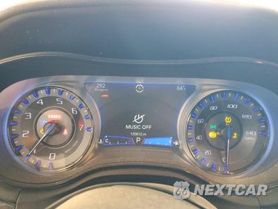 Zdjęcie 9 z 13 samochodu: 2019 CHRYSLER 300 S VIN:2C3CCABG5KH515325 - miniatura