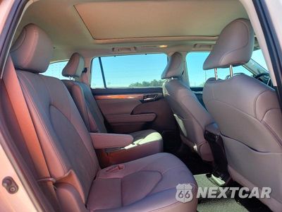 Zdjęcie 11 z 14 samochodu: 2025 TOYOTA HIGHLANDER HYBRID PLATINUM VIN:5TDEBRCH7SS673650 - miniatura