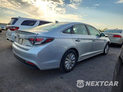 Trzecie zdjęcie samochodu z tyłu: 2016 HYUNDAI SONATA HYBRID SE VIN:KMHE24L1XGA012040 - miniatura