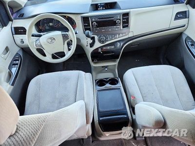 Zdjęcie 8 z 13 samochodu: 2013 TOYOTA SIENNA LE VIN:5TDKK3DCXDS370335 - miniatura