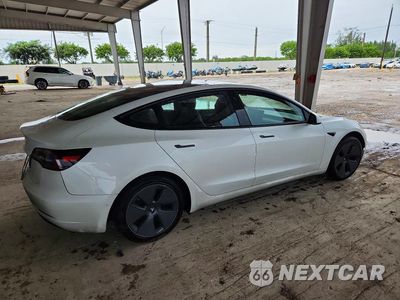 Trzecie zdjęcie samochodu z tyłu: 2021 TESLA MODEL 3 VIN:5YJ3E1EA8MF047564 - miniatura