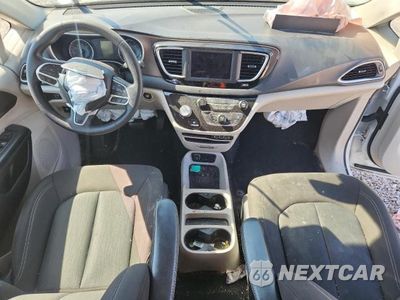 Zdjęcie 8 z 13 samochodu: 2021 CHRYSLER VOYAGER L VIN:2C4RC1AG0MR560421 - miniatura