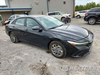 Czwarte zdjęcie samochodu z boku: 2025 HYUNDAI ELANTRA HYBRID BLUE VIN:KMHLM4DJ8SU131177 - miniatura