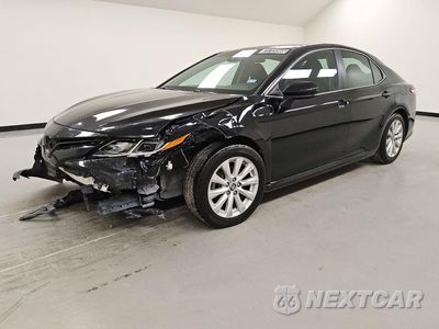 2018 TOYOTA CAMRY LE 4T1B11HK7JU107117 - główne zdjęcie licytacji z USA - miniatura
