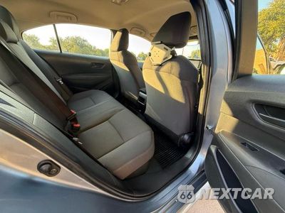Zdjęcie 6 z 10 samochodu: 2022 TOYOTA COROLLA LE VIN:JTDEAMDE3NJ050019 - miniatura