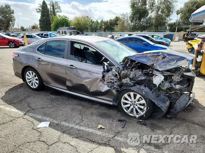 Czwarte zdjęcie samochodu z boku: 2020 TOYOTA CAMRY LE VIN:4T1C11AKXLU991538 - miniatura