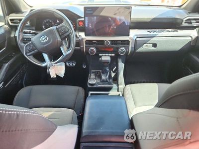 Zdjęcie 8 z 12 samochodu: 2025 TOYOTA TACOMA TRD SPORT VIN:3TMKB5FN1SM035617 - miniatura