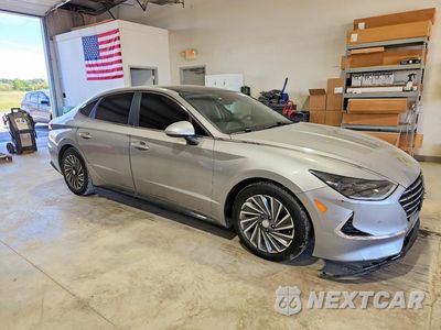 Czwarte zdjęcie samochodu z boku: 2021 HYUNDAI SONATA HYBRID LIMITED VIN:KMHL54JJ2MA017164 - miniatura