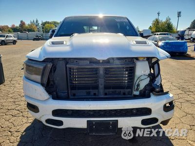 Piąte zdjęcie samochodu w środku: 2020 RAM 1500 LARAMIE VIN:1C6SRFJTXLN239645 - miniatura