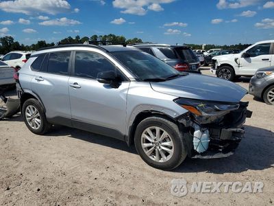 Czwarte zdjęcie samochodu z boku: 2025 TOYOTA COROLLA CROSS LE VIN:7MUCAAAG6SV140118 - miniatura