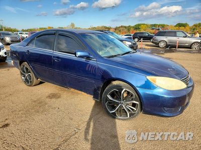 Czwarte zdjęcie samochodu z boku: 2005 TOYOTA CAMRY LE VIN:4T1BE32K35U059596 - miniatura