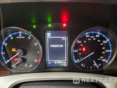 Zdjęcie 9 z 12 samochodu: 2018 TOYOTA RAV4 XLE VIN:JTMRFREV5JJ244379 - miniatura