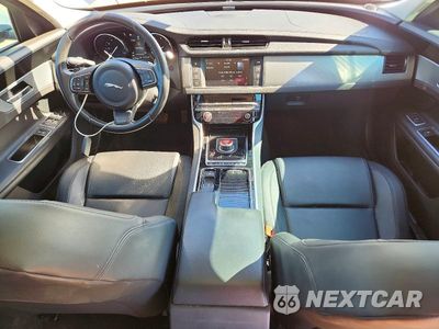 Zdjęcie 8 z 13 samochodu: 2018 JAGUAR XF VIN:SAJBR4FX1JCY56418 - miniatura