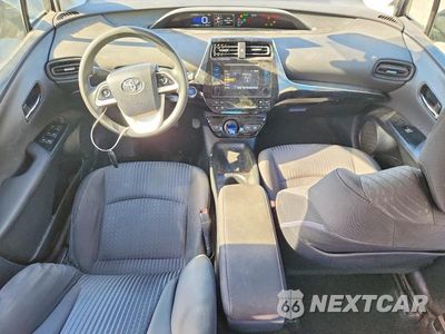 Zdjęcie 8 z 13 samochodu: 2017 TOYOTA PRIUS TWO VIN:JTDKBRFU4H3041727 - miniatura