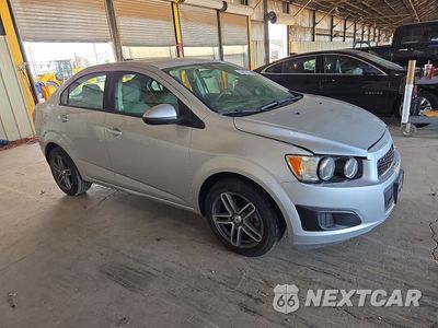 Czwarte zdjęcie samochodu z boku: 2015 CHEVROLET SONIC LS VIN:1G1JA5SH0F4126614 - miniatura