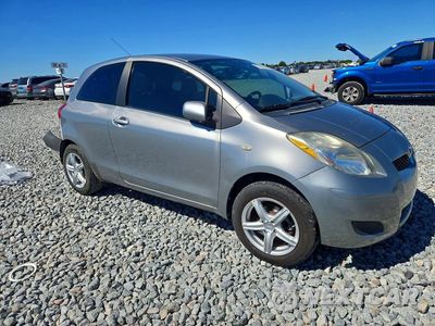 Czwarte zdjęcie samochodu z boku: 2010 TOYOTA YARIS BASE VIN:JTDJT4K36A5304660 - miniatura