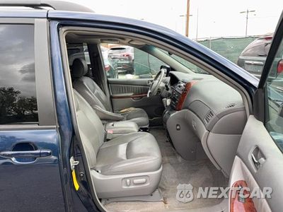 Piąte zdjęcie samochodu w środku: 2005 TOYOTA SIENNA XLE 7 PASSENGER VIN:5TDZA22C05S256795 - miniatura