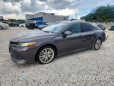 2018 TOYOTA CAMRY XLE 4T1B11HK8JU014056 - główne zdjęcie licytacji z USA - miniatura