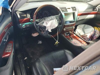 Zdjęcie 8 z 12 samochodu: 2011 LEXUS LS 460 VIN:JTHBL5EF3B5101757 - miniatura