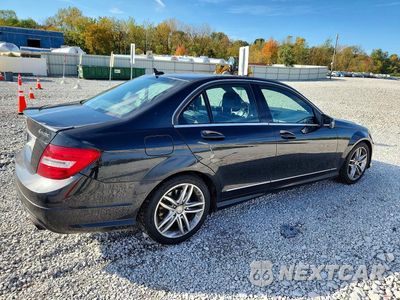Trzecie zdjęcie samochodu z tyłu: 2014 MERCEDES-BENZ C 300 4MATIC VIN:WDDGF8AB8EG231339 - miniatura