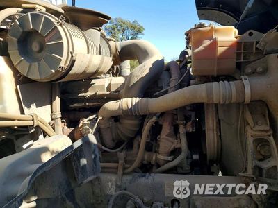 Zdjęcie 10 z 11 samochodu: 2016 MACK GU713 ROLL-OFF CONTAINER TRUCK VIN:1M2AX07C9GM025705 - miniatura