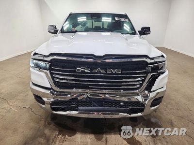 Piąte zdjęcie samochodu w środku: 2026 RAM 1500 LARAMIE VIN:3C6SRFJP1T4202335 - miniatura