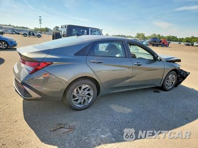 Trzecie zdjęcie samochodu z tyłu: 2024 HYUNDAI ELANTRA SEL VIN:KMHLM4DG1RU758026 - miniatura