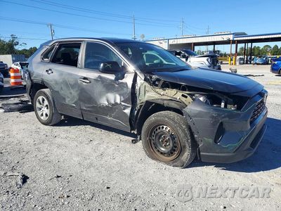 Czwarte zdjęcie samochodu z boku: 2023 TOYOTA RAV4 LE VIN:2T3H1RFVXPW241416 - miniatura