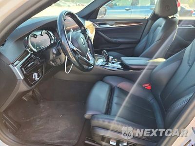 Zdjęcie 7 z 12 samochodu: 2019 BMW 530 XI VIN:WBAJA7C57KG911158 - miniatura