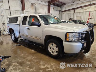 Czwarte zdjęcie samochodu z boku: 2010 CHEVROLET SILVERADO K1500 LT VIN:1GCSKSE31AZ167269 - miniatura