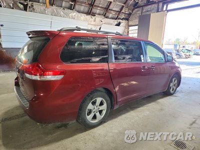 Trzecie zdjęcie samochodu z tyłu: 2013 TOYOTA SIENNA LE VIN:5TDKK3DC2DS289443 - miniatura