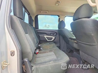 Zdjęcie 10 z 13 samochodu: 2017 NISSAN TITAN SV VIN:1N6AA1EK2HN518012 - miniatura