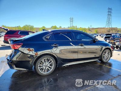 Trzecie zdjęcie samochodu z tyłu: 2023 KIA FORTE GT LINE VIN:3KPF54AD3PE655081 - miniatura