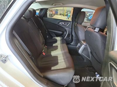 Zdjęcie 10 z 12 samochodu: 2015 CHRYSLER 200 LIMITED VIN:1C3CCCAB7FN502039 - miniatura